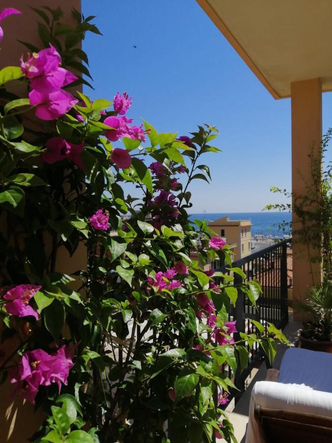 Sea View Penthouse With Beautiful Terrace - Casa Verdi Jayanti Apartment
